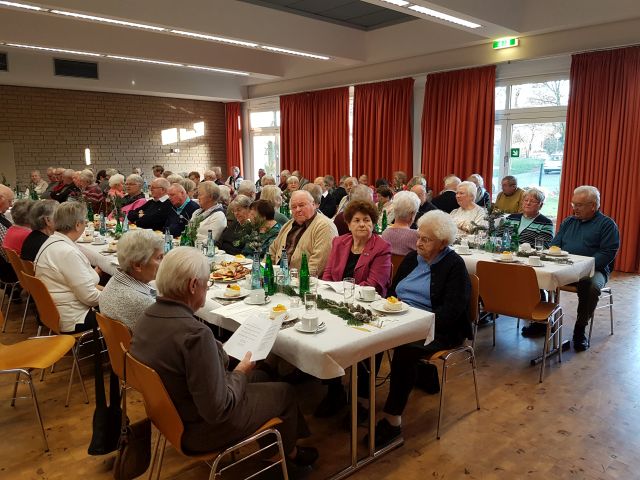 Die Senioren lauschen dem Posaunenchor